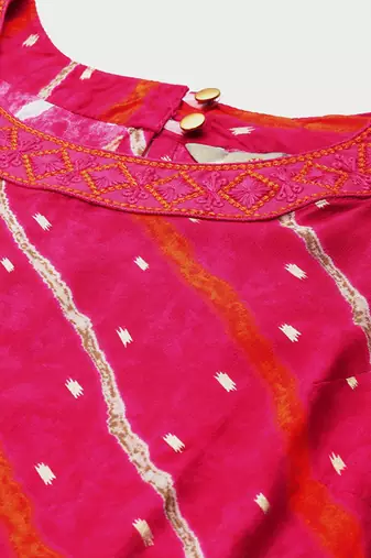 Leheriya printed halter neck thread work kurta
