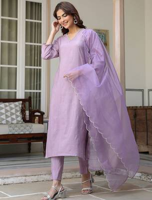 Lavender chinon embellished kurta with pant and dupatta 3