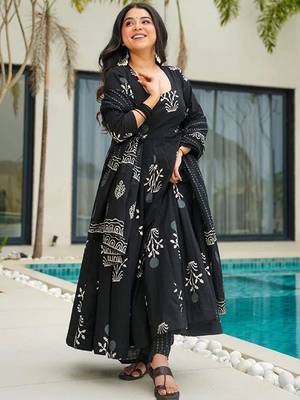 Floral printed kurta with trousers & dupatta 1