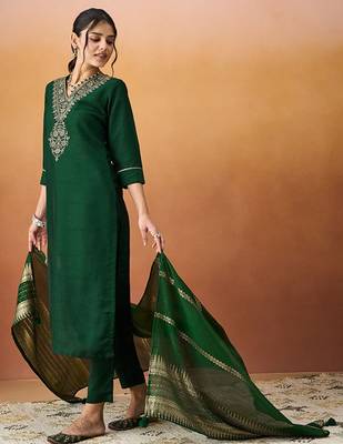 Ethnic motifs embroidered v-neck straight kurta with trousers & dupatta 3