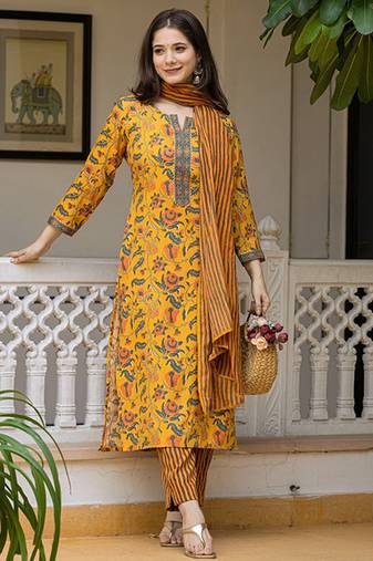 Floral printed regular cotton blend kurta with trousers with dupatta