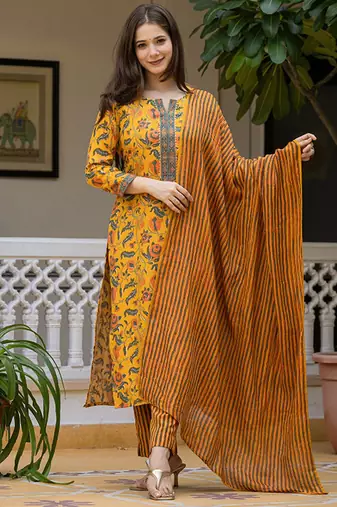 Floral printed regular cotton blend kurta with trousers with dupatta