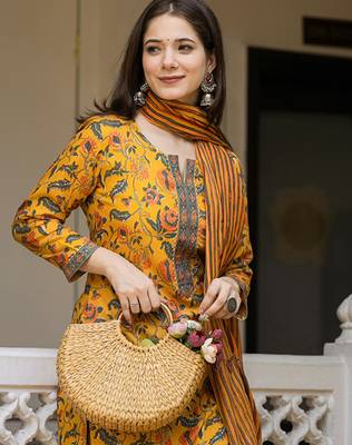 Floral printed regular cotton blend kurta with trousers with dupatta 3