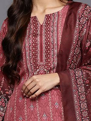Floral printed notch-neck kurta with trousers and dupatta 2