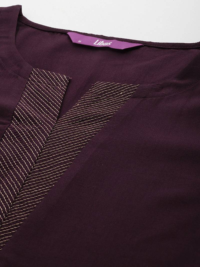 Yoke design regular thread work kurta with trousers