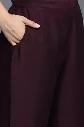 Yoke design regular thread work kurta with trousers