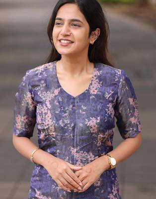 Floral printed regular kurta with trousers 2