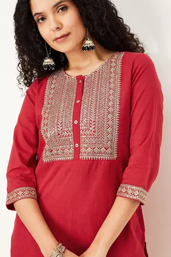 Geometric yoke design thread work cotton straight kurta