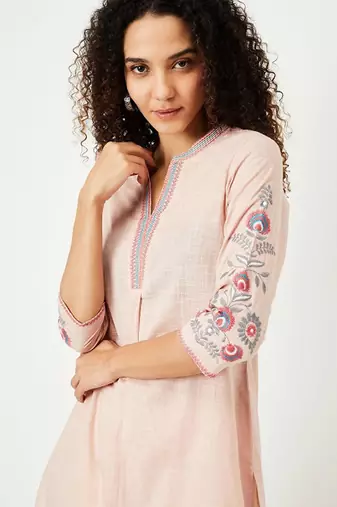 Floral embroidered mandarin collar thread work straight cotton kurta