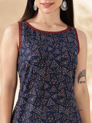 Navy blue geometric printed boat neck straight kurta 2