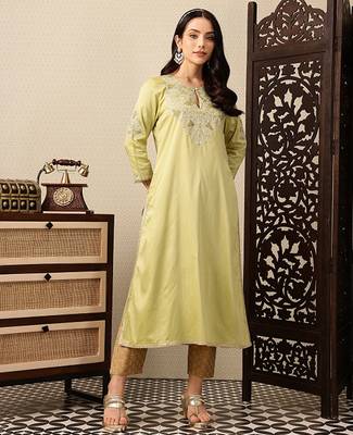 Floral yoke design keyhole neck sequinned jashn kurta 1
