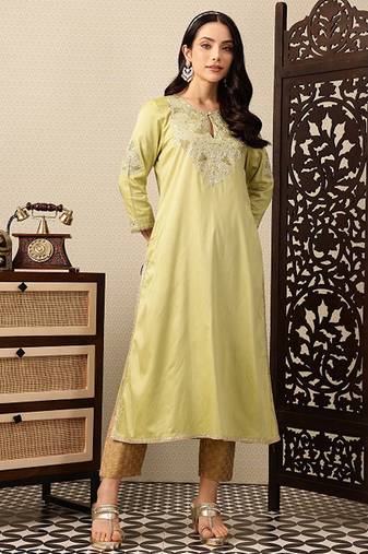 Floral yoke design keyhole neck sequinned jashn kurta