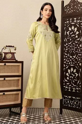 Floral yoke design keyhole neck sequinned jashn kurta