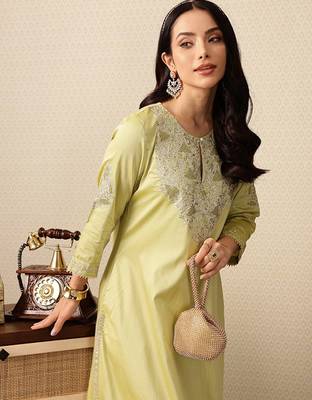 Floral yoke design keyhole neck sequinned jashn kurta 3
