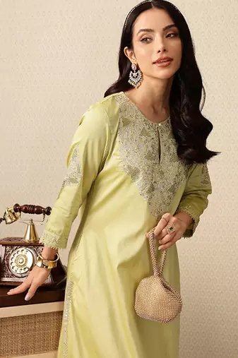 Floral yoke design keyhole neck sequinned jashn kurta