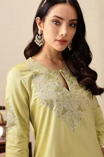 Floral yoke design keyhole neck sequinned jashn kurta