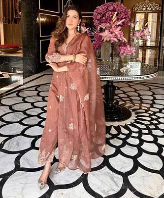 Floral embroidered thread work v-neck straight kurta with trousers & dupatta 1