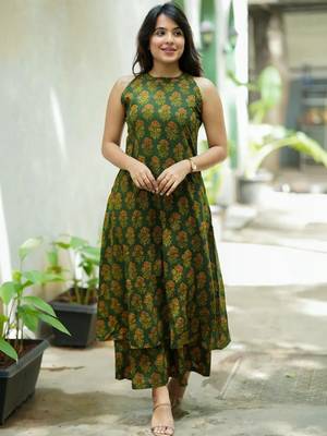 Floral printed regular pure cotton kurta with palazzos 1
