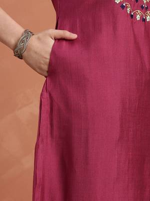 Floral embroidered flared sleeves thread work kurta 3