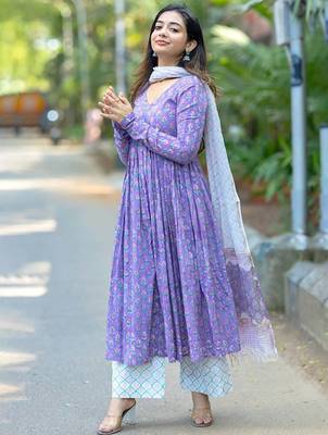 Floral printed pleated kurta with trousers & dupatta 3