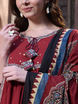 Regular sequinned pure cotton kurta with trousers & with dupatta 2