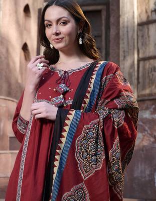 Regular sequinned pure cotton kurta with trousers & with dupatta 3