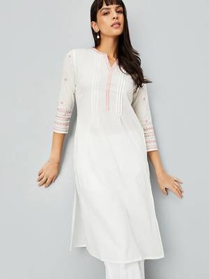 Floral mandarin collar three-quarter sleeves thread work cotton kurta 1