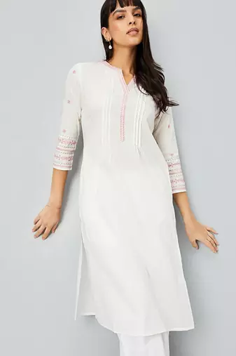 Floral mandarin collar three-quarter sleeves thread work cotton kurta