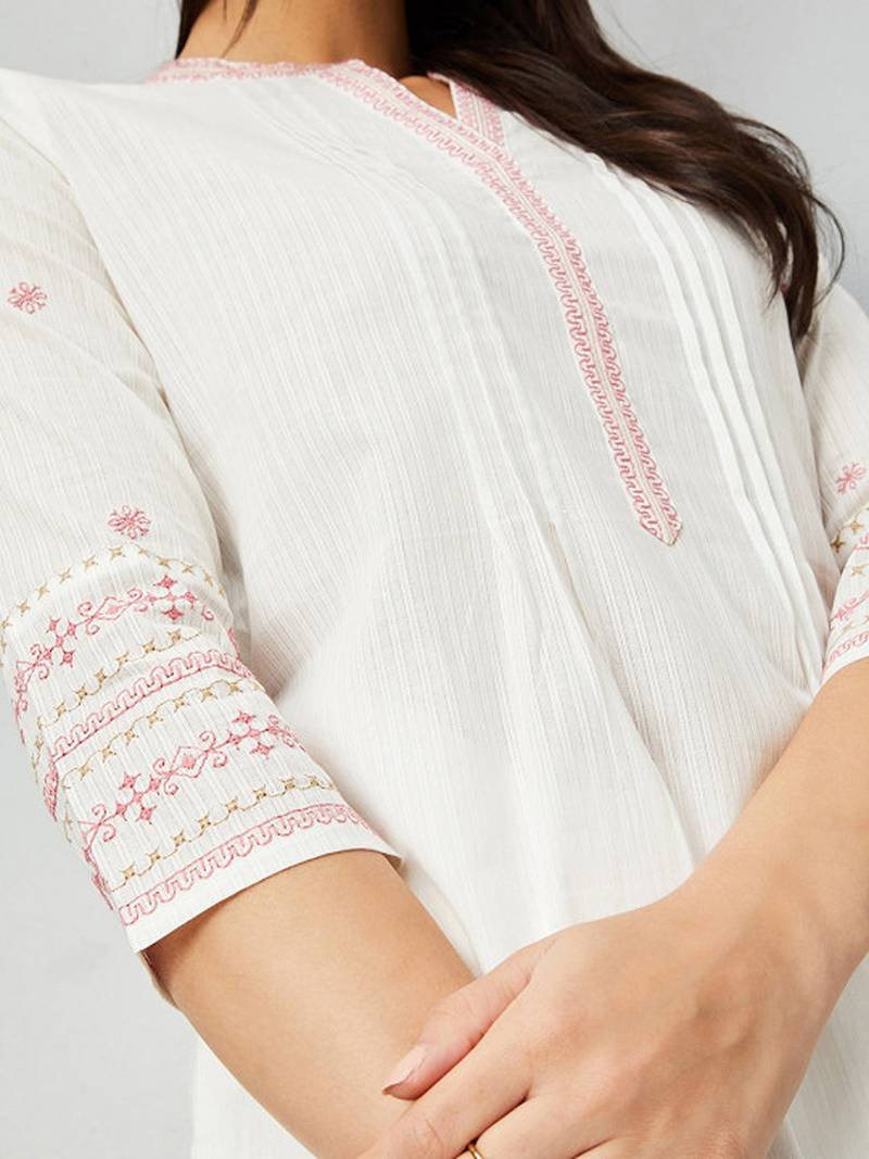 Floral mandarin collar three-quarter sleeves thread work cotton kurta