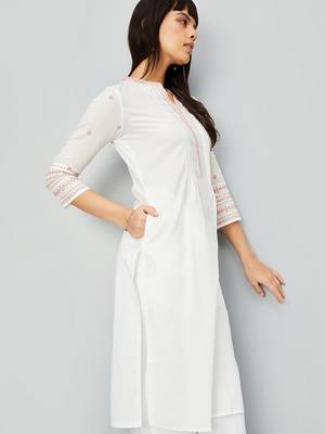 Floral mandarin collar three-quarter sleeves thread work cotton kurta 3