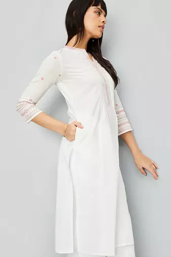 Floral mandarin collar three-quarter sleeves thread work cotton kurta