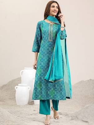 Bandhani printed gotta patti kurta with trousers & dupatta 2