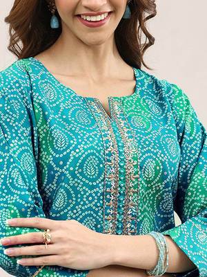 Bandhani printed gotta patti kurta with trousers & dupatta 3