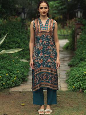 Floral printed mandarin collar straight kurta with trousers 1