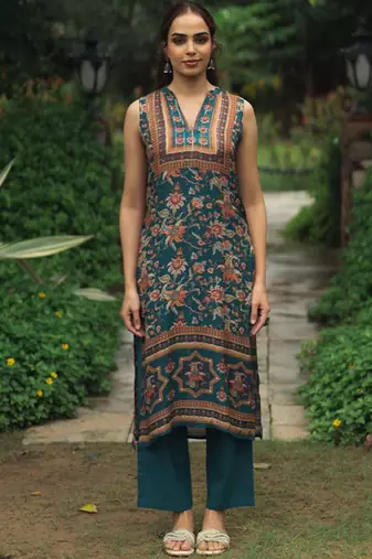 Floral printed mandarin collar straight kurta with trousers