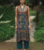 Floral printed mandarin collar straight kurta with trousers