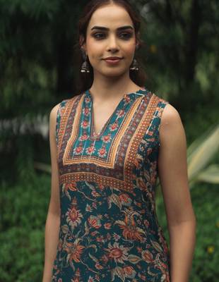 Floral printed mandarin collar straight kurta with trousers 3