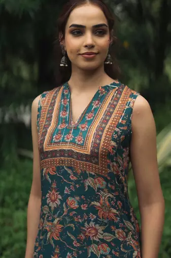 Floral printed mandarin collar straight kurta with trousers