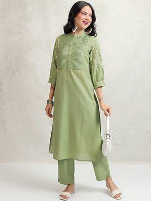 Floral embroidered regular thread work pure cotton republic day kurta with trousers 1
