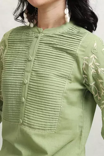 Floral embroidered regular thread work pure cotton republic day kurta with trousers