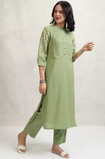 Floral embroidered regular thread work pure cotton republic day kurta with trousers