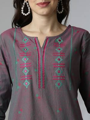 Floral embroidered thread work kurta 3