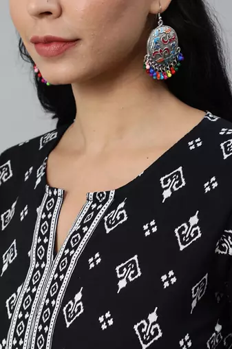 Black ethnic motifs printed cotton kurta
