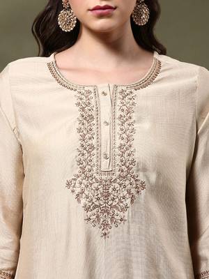 Floral yoke design thread work round neck straight kurta 2