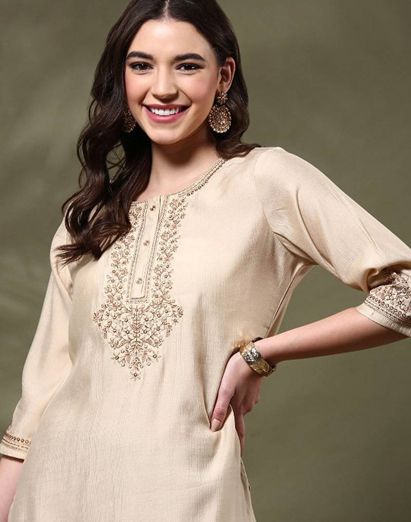 Floral yoke design thread work round neck straight kurta