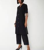 Keyhole neck thread work kurta