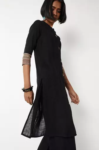 Keyhole neck thread work kurta