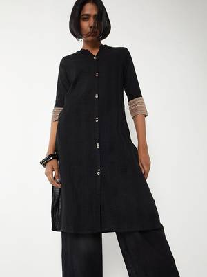 Keyhole neck thread work kurta 4