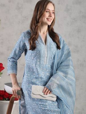 Floral printed v-neck three-quarter sleeves kurta with trouser with dupatta 2