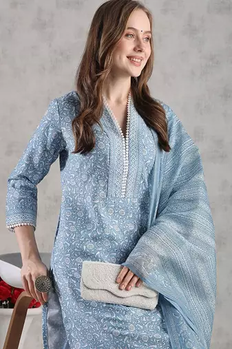 Floral printed v-neck three-quarter sleeves kurta with trouser with dupatta